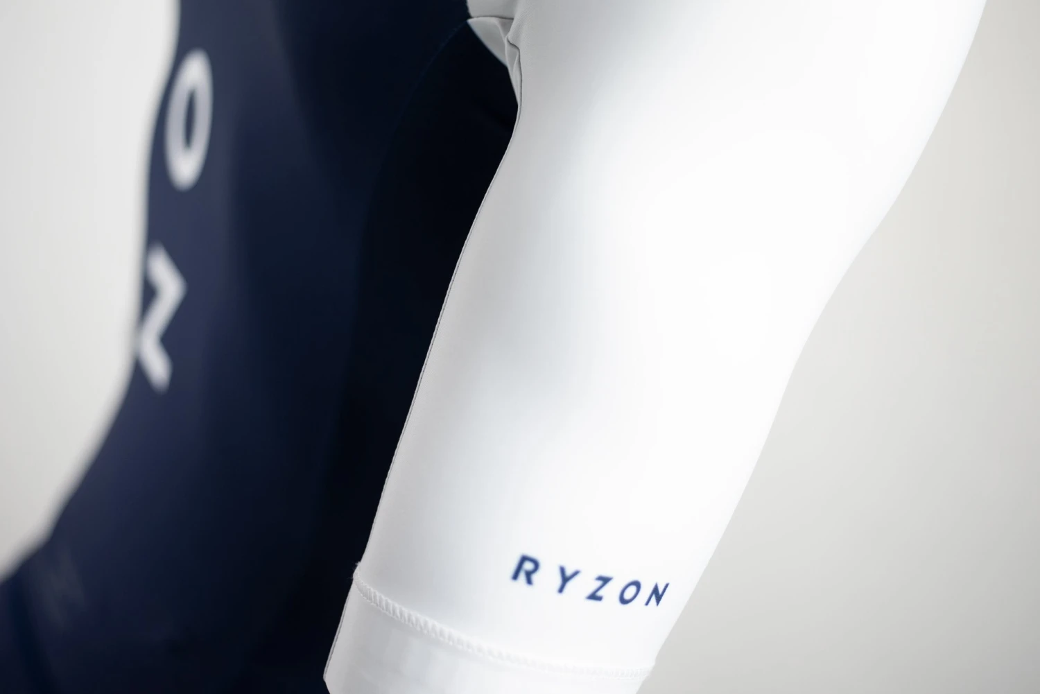 Ryzon Frodissimo Signature Sleeve Tri Suit - "Refurbished-Product" 6 Ryzon Frodissimo Signature Sleeve Tri Suit - "Refurbished-Product"