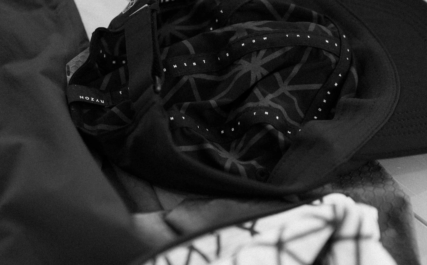 Ryzon Running Aura Graphene Ultralight Race Cap 7 Ryzon Running Aura Graphene Ultralight Race Cap